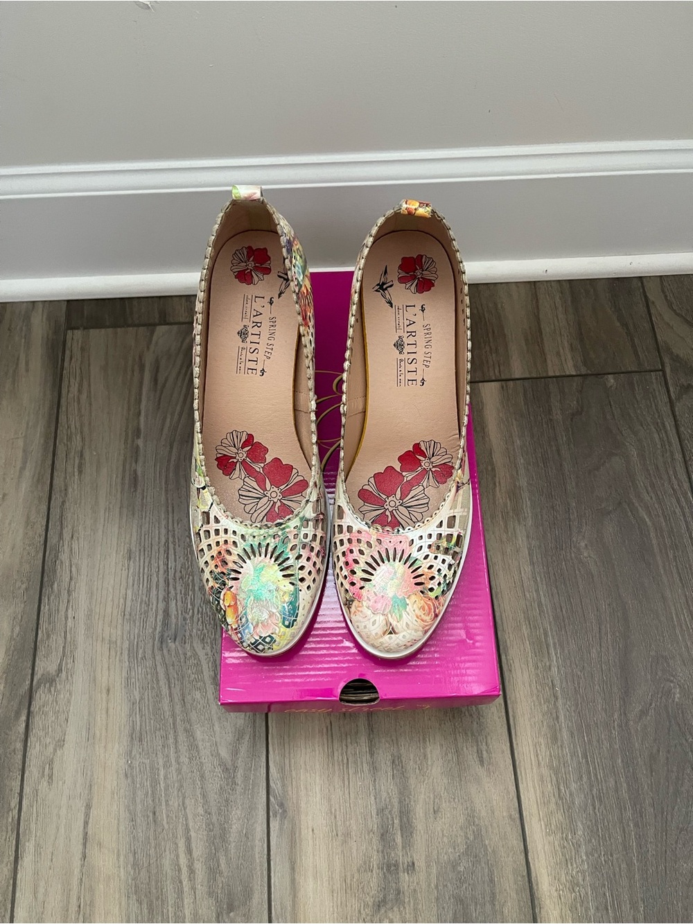 L'ATISTE Pastel Multicolor Floral Laser-Cut Flats